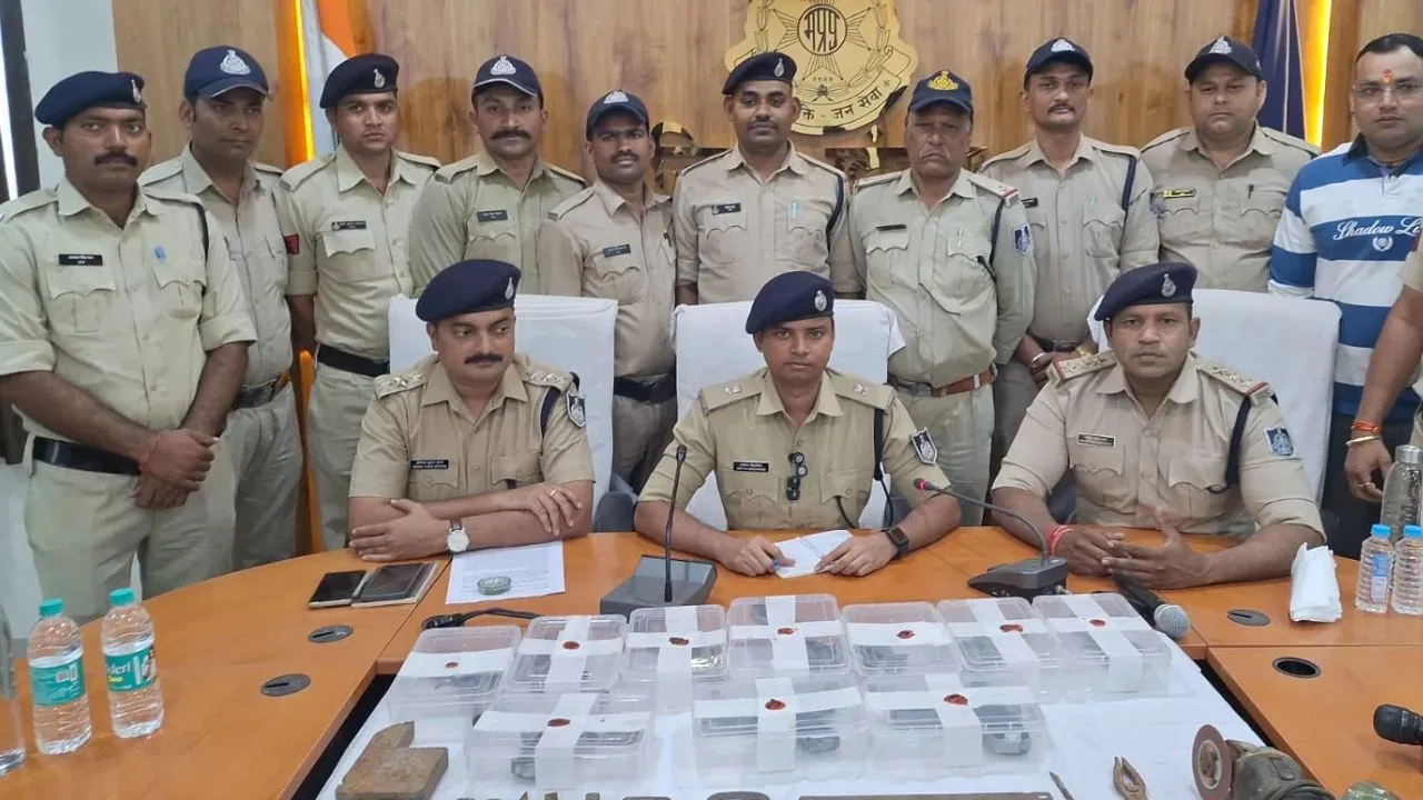 खंडवा पुलिस का एक्शन, अवैध हथियारों का सप्लायर सिकलीगर गिरफ्तार, 10 देशी पिस्टल और उपकरण जब्त