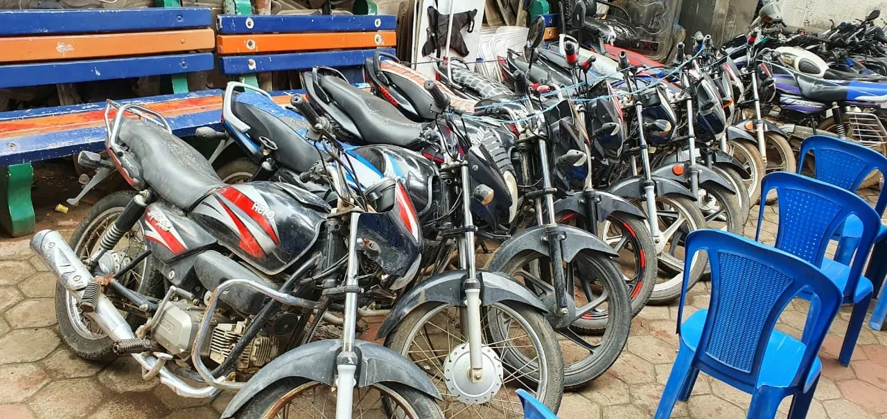 जबलपुर पुलिस के हत्थे चढ़े शातिर वाहन चोर, लाखों के वाहन जब्त