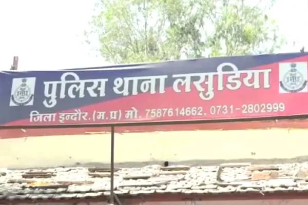इंदौर में लाखों की चोरी, चोर सीसीटीवी कैमरे में हुआ कैद।