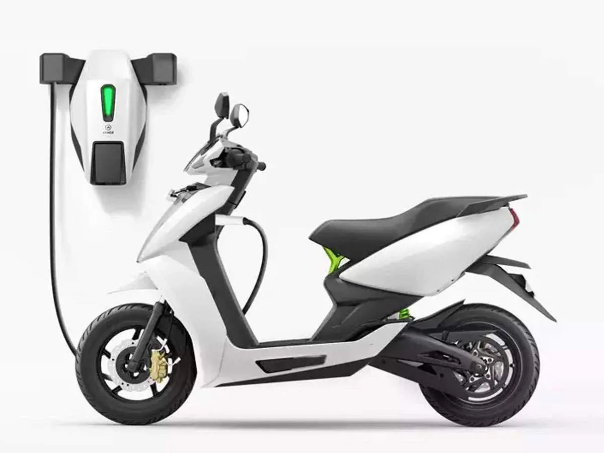 Electric Two Wheeler में आग लगने की घटनाओं के चलते सरकार ने किया बड़ा ऐलान