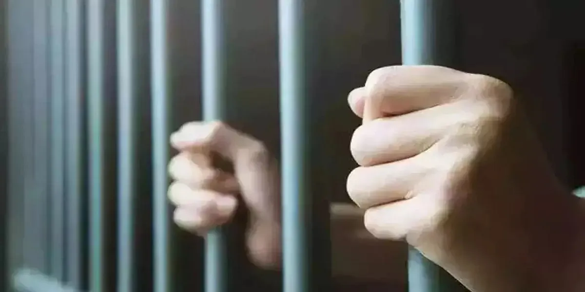 भोपाल-दिनदहाड़े लोगों के घरों में चोरी करने वाली गैंग चढ़ी पुलिस के हत्थे, गिरफ्तार आरोपियों में तीन नाबालिग, लाखों के आभूषण बरामद
