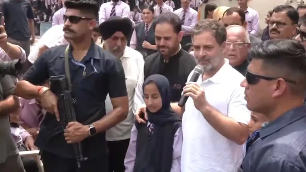 ऑपरेशन सिंदूर के दौरान पुंछ हमले में अनाथ 22 बच्चों को राहुल गांधी ने लिया ‘गोद’, उठाएंगे पढ़ाई का खर्च
