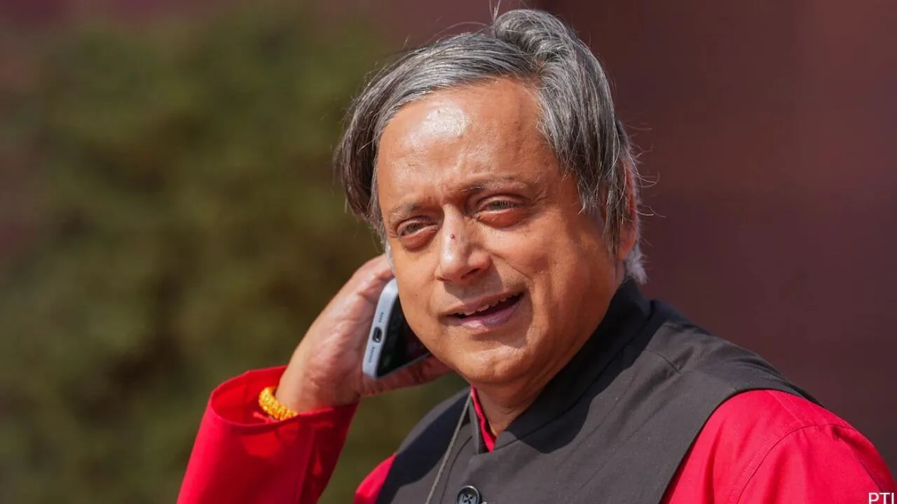 shashi tharoor congress meeting news