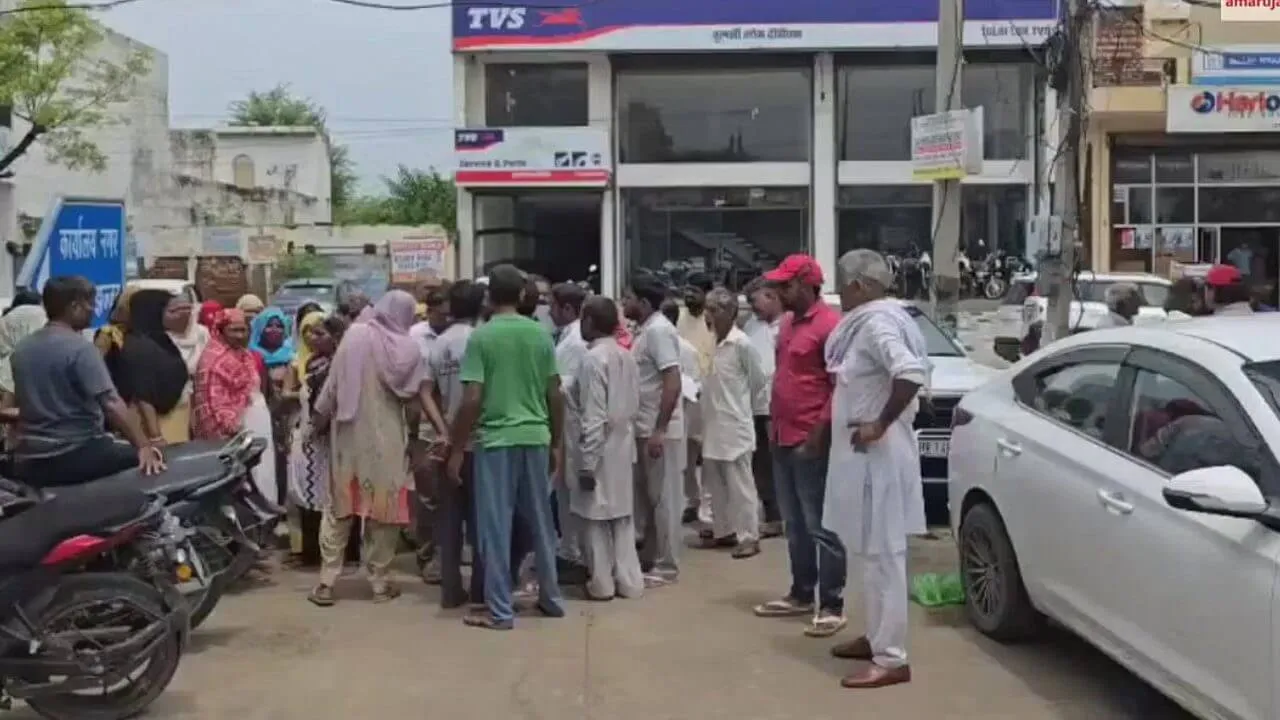 झज्जर नगर परिषद कार्यालय के पास प्रदर्शन
