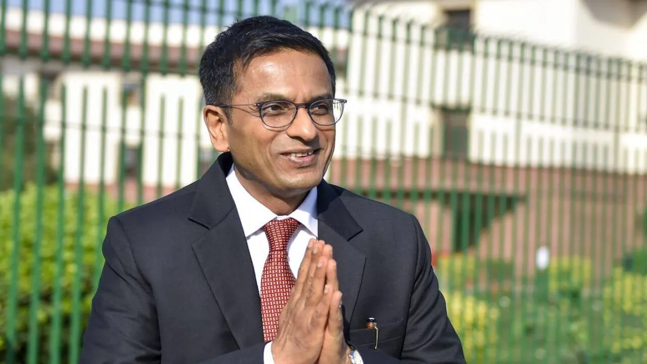 पूर्व चीफ जस्टिस डीवाई चंद्रचूड़ ने खाली किया सरकारी बंगला, अधिक समय तक रहने पर था विवाद