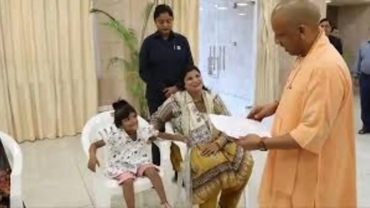“योगी जी, मेरा एडमिशन करा दीजिए, डॉक्टर बनूंगी” नन्हीं मायरा की गुहार पर रुके CM योगी, अफसरों को दिया तुरंत आदेश