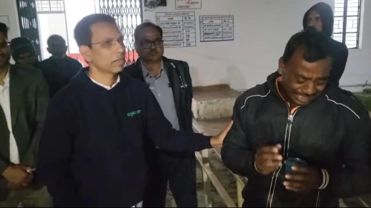 Damoh Collector Apologized crying young man
