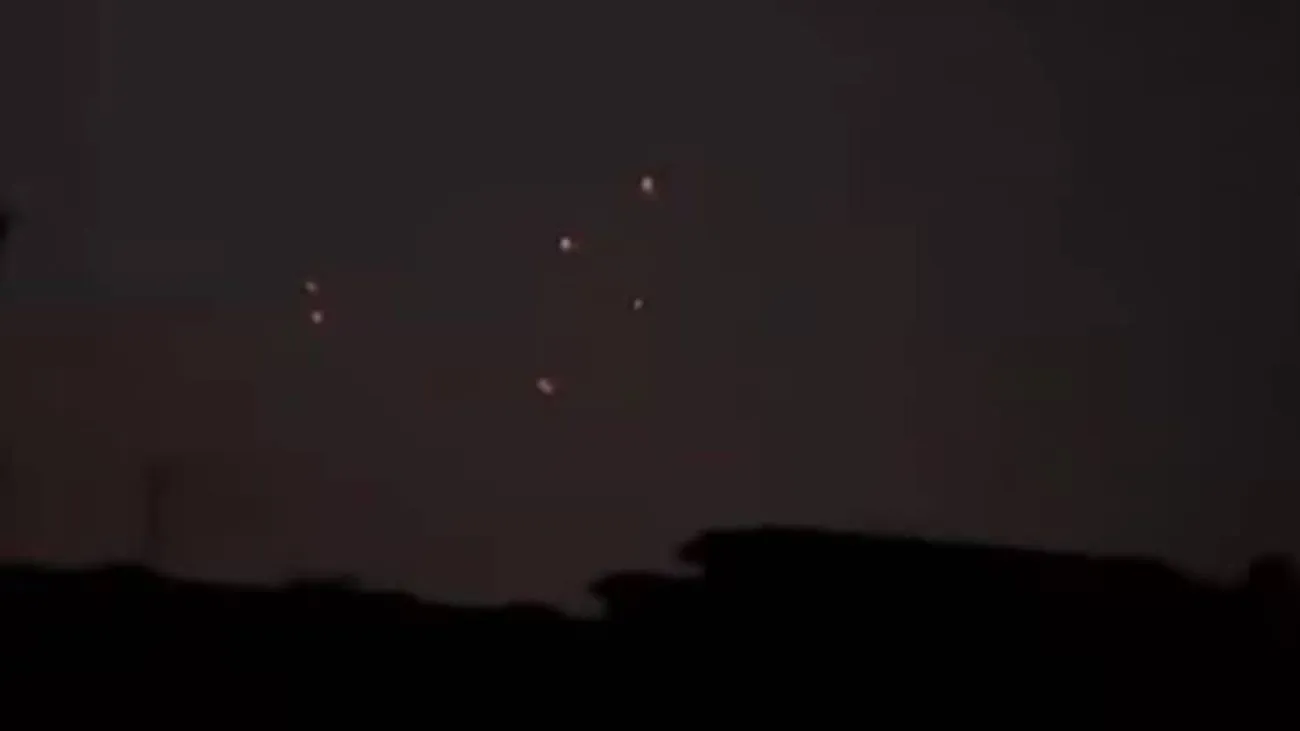 LoC पर फिर संदिग्ध पाकिस्तानी ड्रोन की दस्तक! राजौरी-सांबा समेत कई इलाकों में हलचल, सेना ने की जवाबी फायरिंग