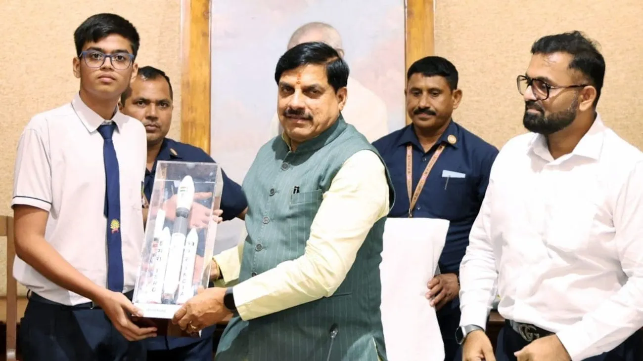 विधानसभा पहुंचे छात्रों से बोले CM मोहन यादव – ‘सिर्फ पढ़ाई नहीं, लोकतंत्र को समझना भी जरूरी’, युवाओं को दिए ये बड़े संदेश