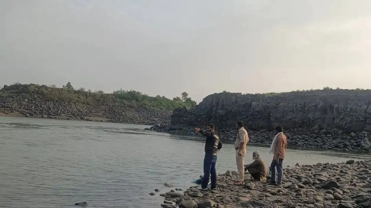 महेश्वर में नर्मदा की तेज धारा में बहा इंदौर का युवक, पुलिस और SDRF का सर्च ऑपरेशन जारी
