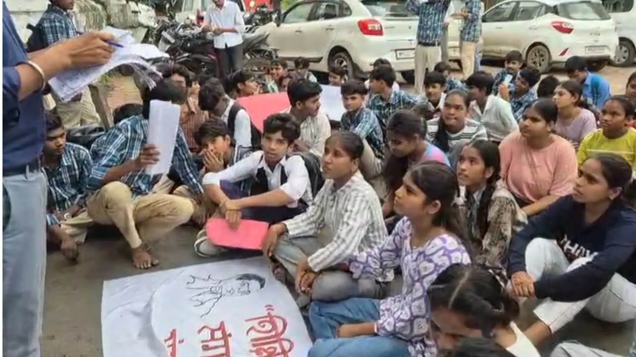 Bhopal school children protest