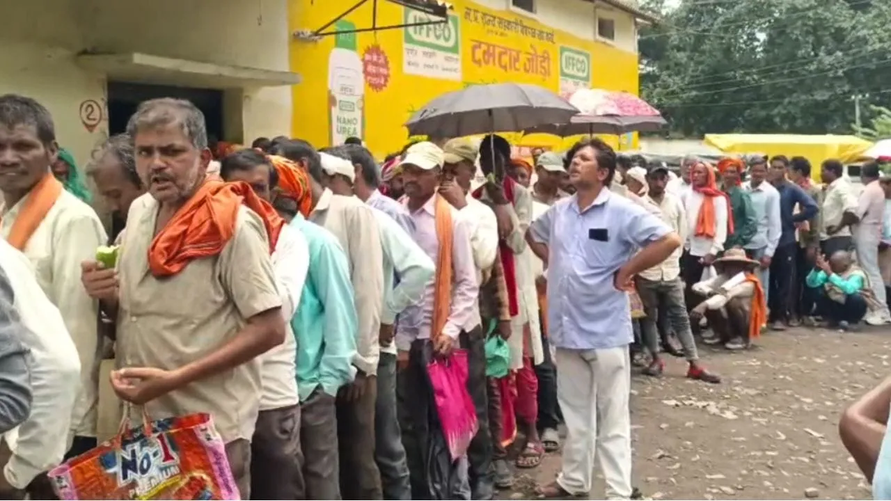 Farmers struggle for fertilizer in Umaria
