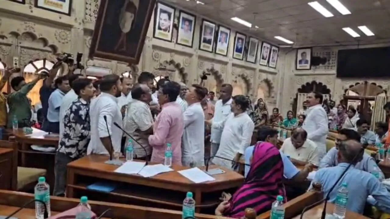 Gwalior Municipal Corporation council meeting Uproar
