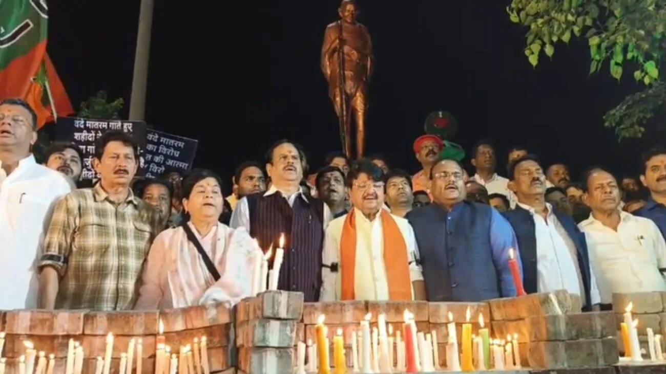 वंदे मातरम विवाद पर इंदौर में बीजेपी का कैंडल मार्च, मंत्री कैलाश विजयवर्गीय बोले - ‘कांग्रेस को देश से माफी मांगनी चाहिए’