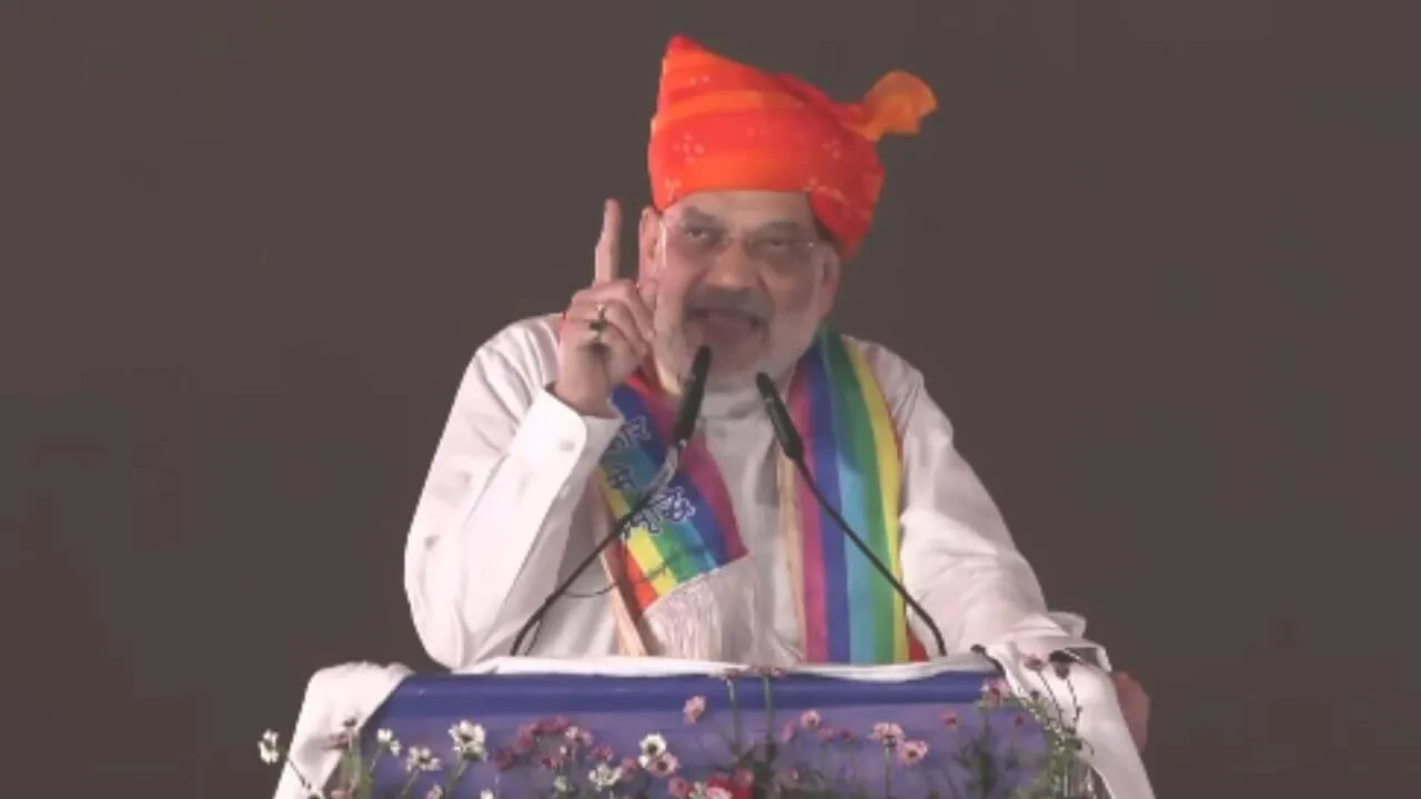 “वोट बैंक की राजनीति में ‘वंदे मातरम्’ को भुलाया..” सोनिया गांधी और मल्लिकार्जुन खरगे पर बरसे अमित शाह, लगाए गंभीर आरोप