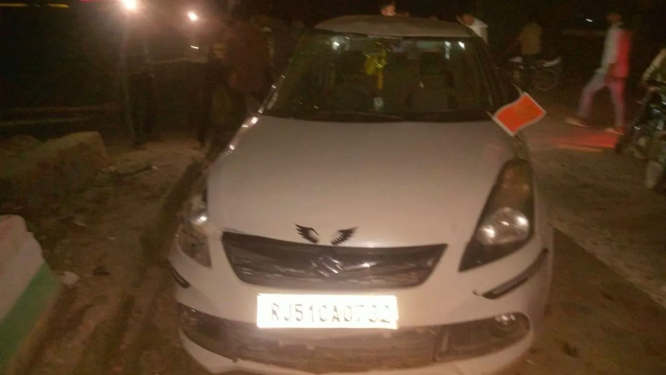 नीमच में पंचायत भवन की दीवार तोड़कर अंदर घुसी तेज रफ्तार कार, चालक हुआ घायल, बड़ा हादसा टला