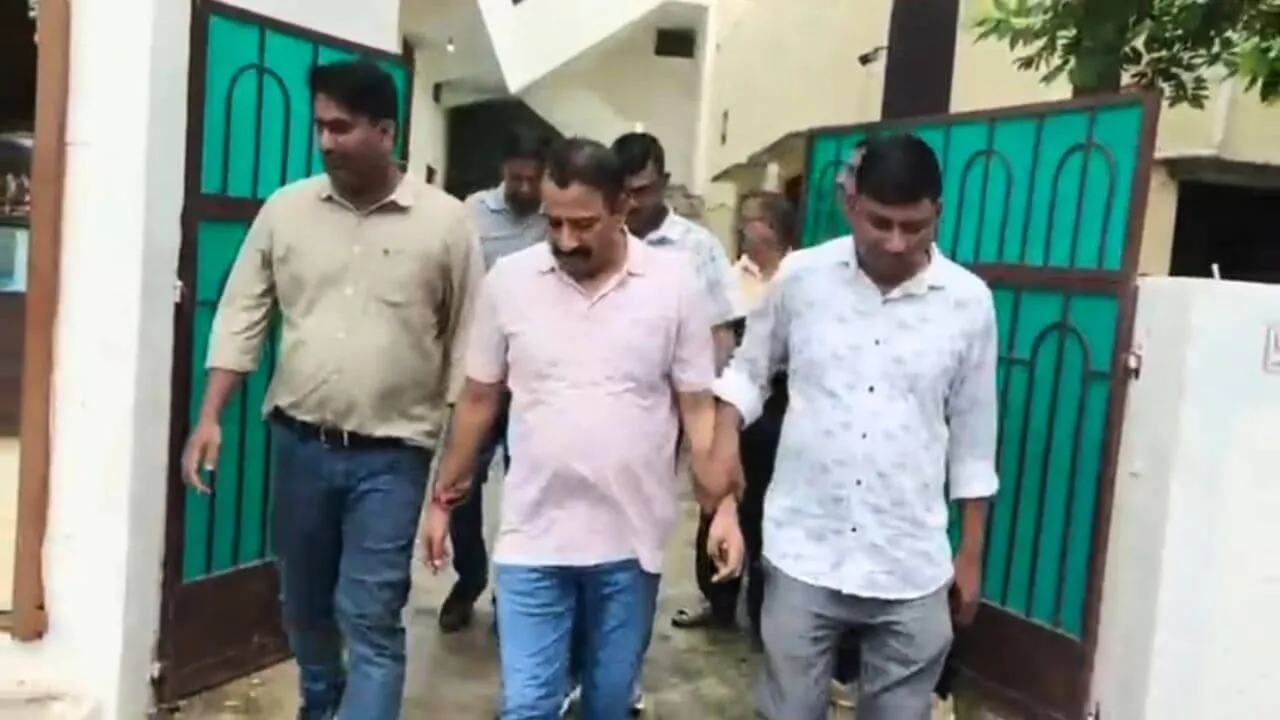 Satna District Cooperative Bank CEO arrested accepting bribe
