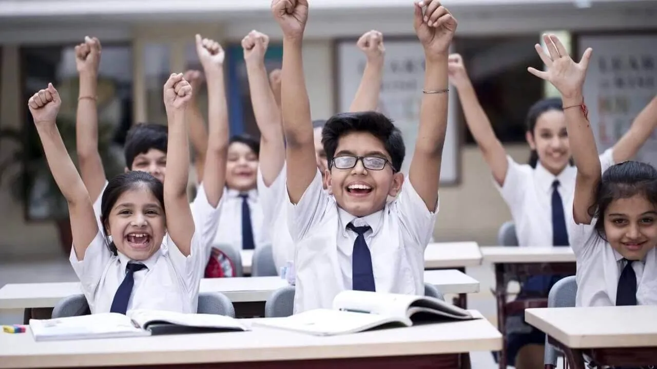 CG SCHOOL HOLIDAY 2026: दशहरा-दिवाली पर 5-5 दिन की छुट्टी, 24 से 28 दिसंबर तक शीतकालीन अवकाश, यहां देखें लिस्ट