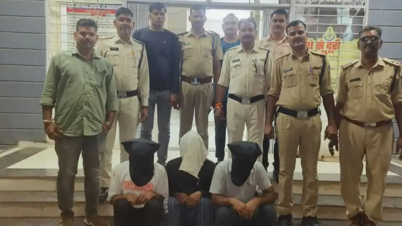 रतलाम पुलिस ने पकड़े पशु चोर, 95 हजार के भैंस-पाड़े और पिकअप बरामद