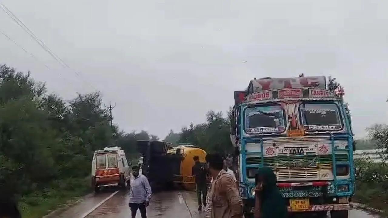 रीवा-सीधी NH-39 पर भीषण हादसा, बस और बल्कर की जोरदार भिड़ंत, कई लोगों के हताहत होने की आशंका