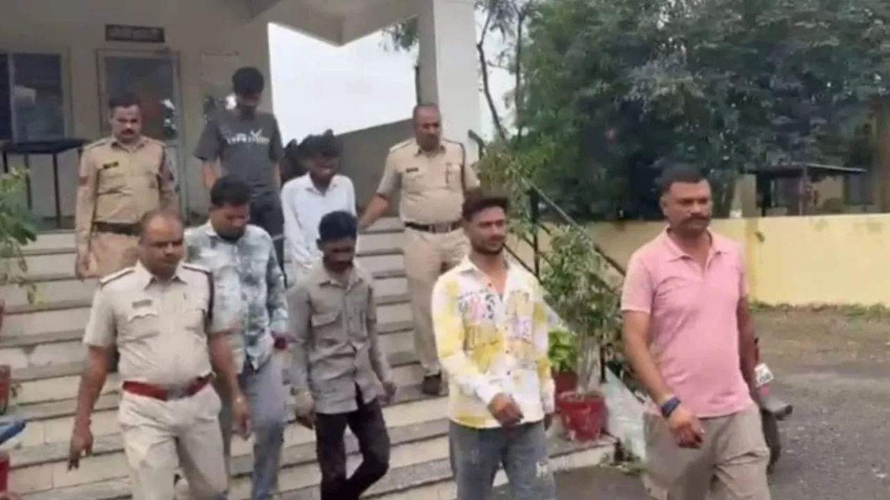 नशे के खिलाफ रतलाम पुलिस की बड़ी कार्रवाई, कार से बरामद हुई 10 लाख की MD ड्रग्स, 5 आरोपी गिरफ्तार