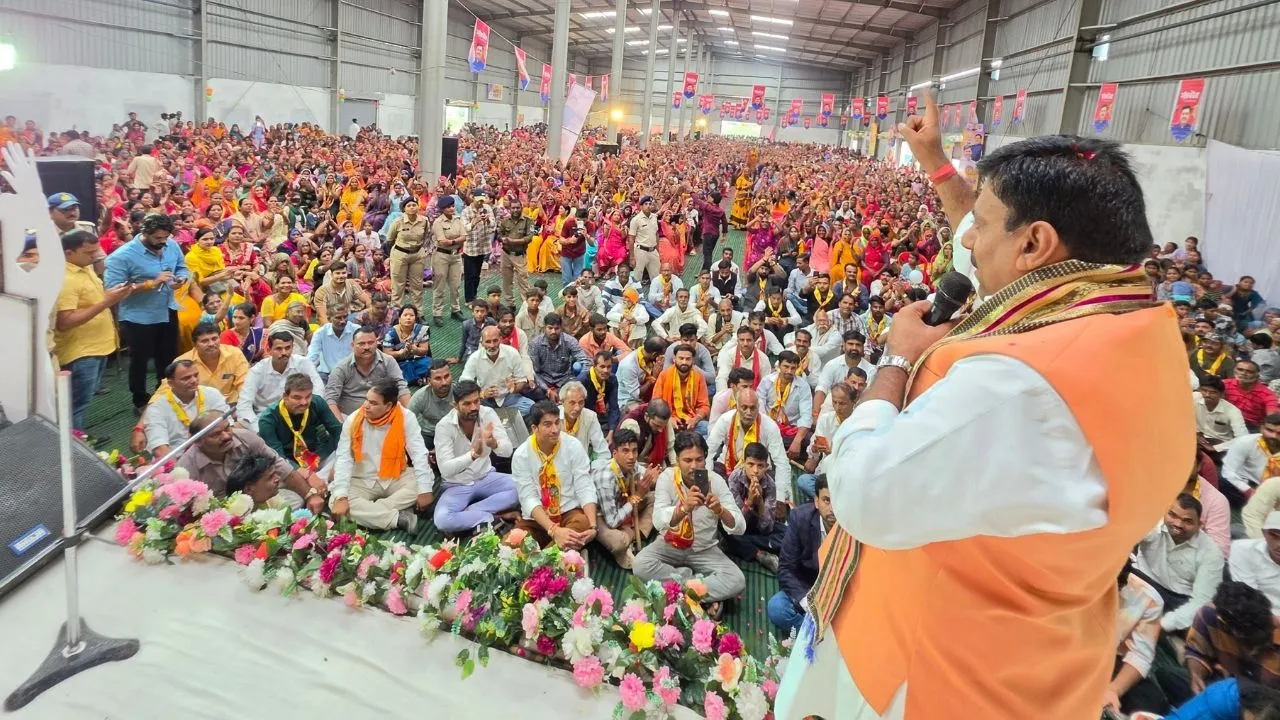 हुजूर विधानसभा में रक्षाबंधन उत्सव का समापन, 1.51 लाख बहनों ने MLA रामेश्वर शर्मा को राखी बांधी, बोले- लव जिहाद से रहें सावधान