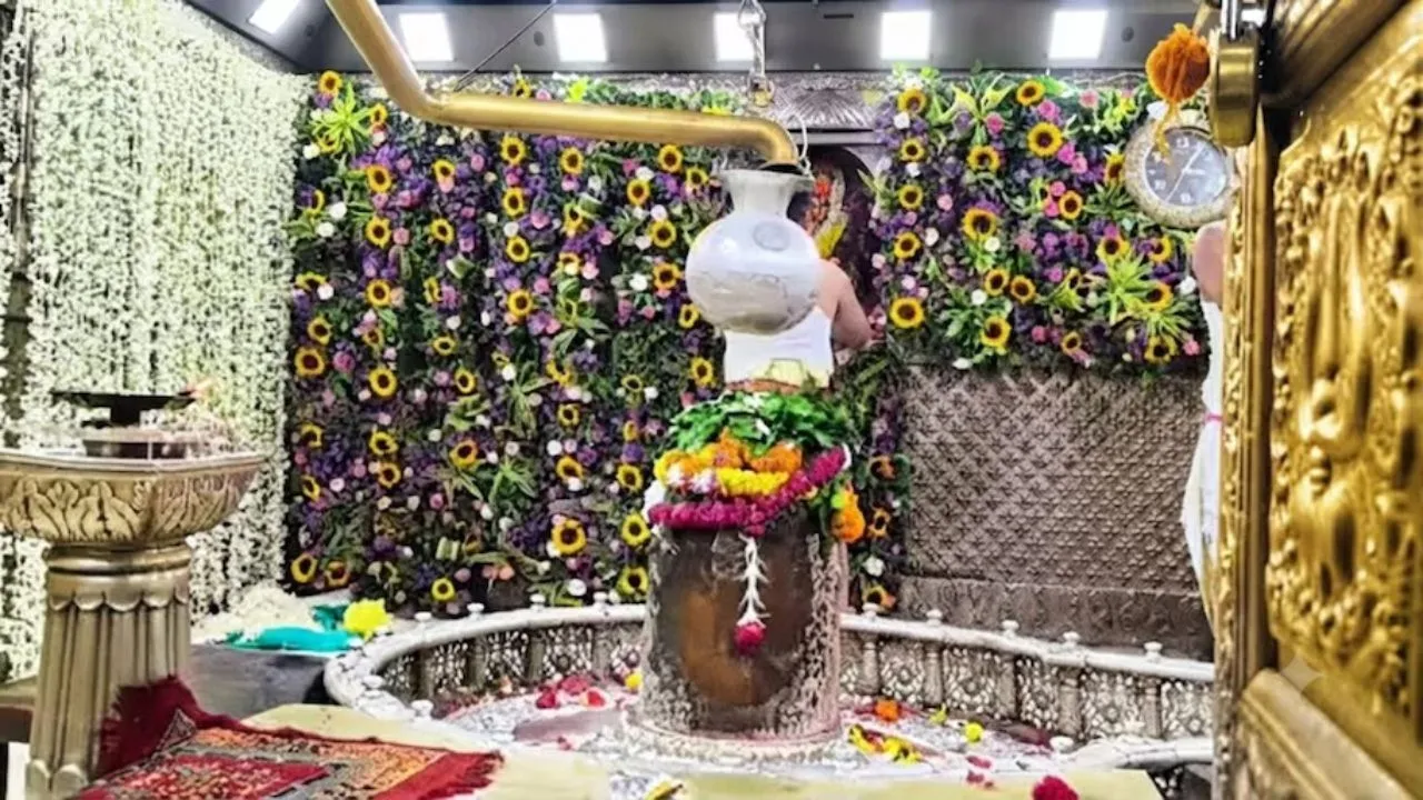 महाकाल मंदिर में फूलों की अनोखी सजावट, थाईलैंड समेत देशभर से आए 20 क्विंटल फूल