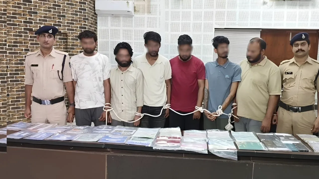 इंदौर पुलिस की बड़ी कार्रवाई, म्यूल अकाउंट गिरोह का पर्दाफाश, 6 आरोपी गिरफ्तार, एक फरार