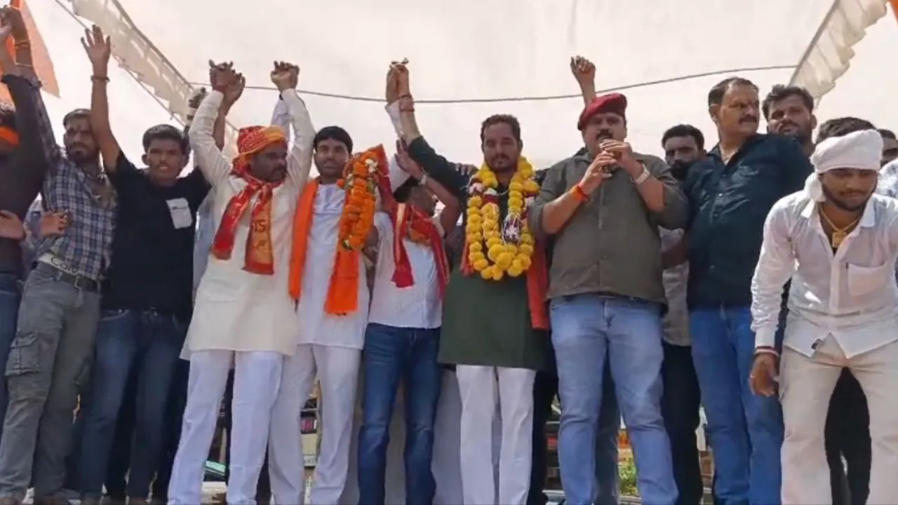 ग्वालियर में UGC Rollback के नारों के साथ युवाओं का विरोध प्रदर्शन, SC/ST एक्ट को लेकर सरकार से किए सवाल