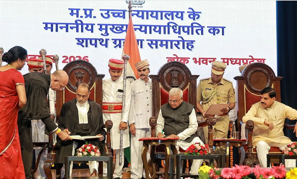 मध्यप्रदेश: जस्टिस अल्पेश कोगजे को राज्यपाल ने दिलाई मुख्य न्यायाधीश की शपथ, समारोह  में मुख्यमंत्री डॉ. मोहन यादव भी उपस्थित रहें