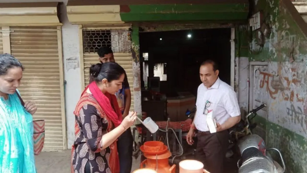 देवास में खाद्य विभाग का बड़ा एक्शन, दूध-पनीर-घी के सैंपल जांच के लिए भोपाल भेजे, नष्ट कराईं एक्सपायरी कोल्ड्रिंक की बोतलें