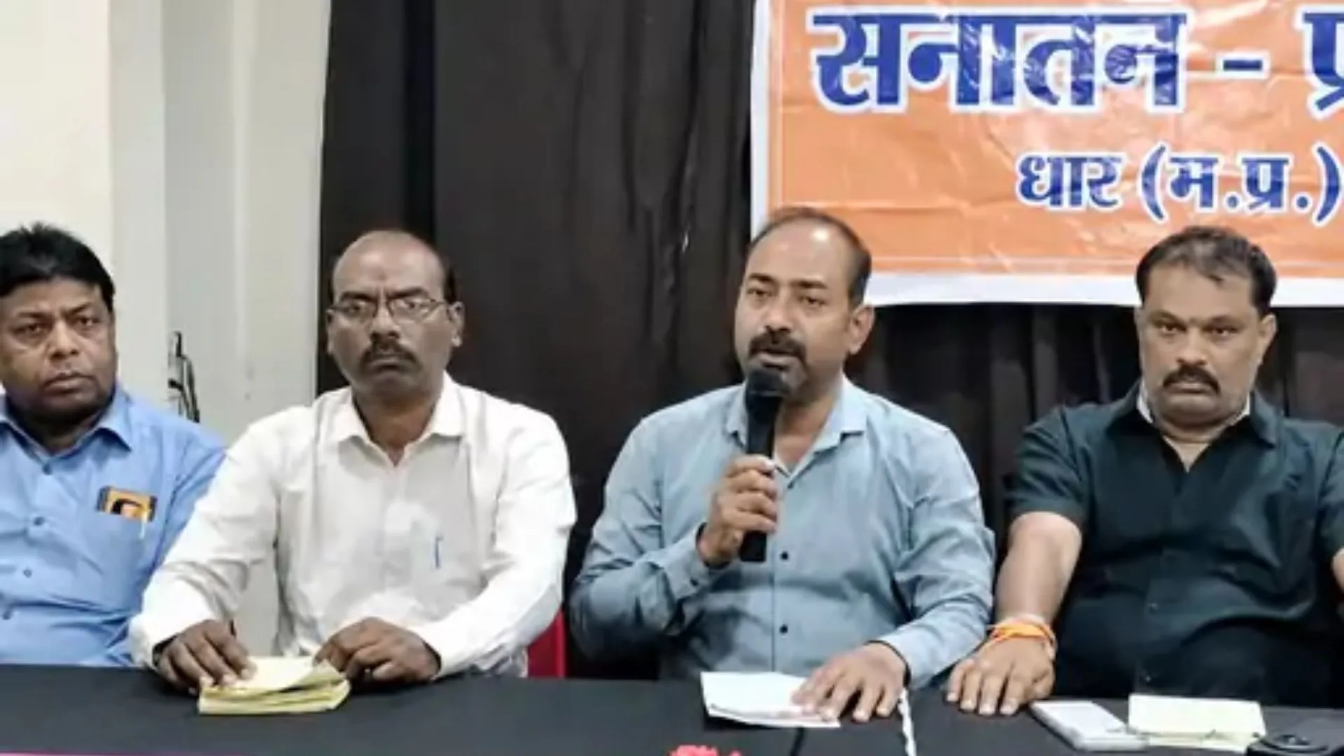 धार में वराह मार्च को लेकर खड़ा हुआ विवाद, सनातन प्रहरी ने कहा – 15 सितंबर को हर हाल में निकलेगा मार्च, प्रशासन ने अनुमति पर लगाई रोक