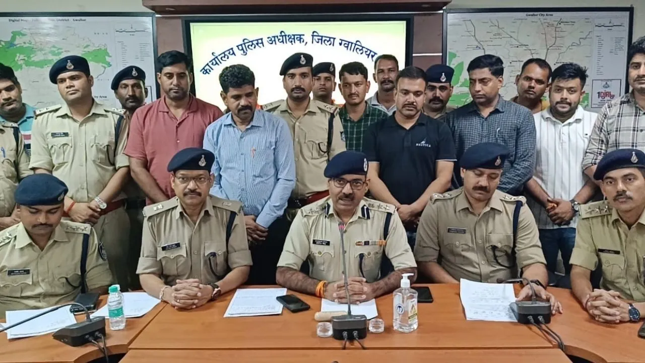 स्कूल बस चालक पर फायरिंग करने वाले 3 आरोपी गिरफ्तार, ग्वालियर पुलिस ने नाका चंद्रबदनी से दबोचा; स्विफ्ट कार भी बरामद