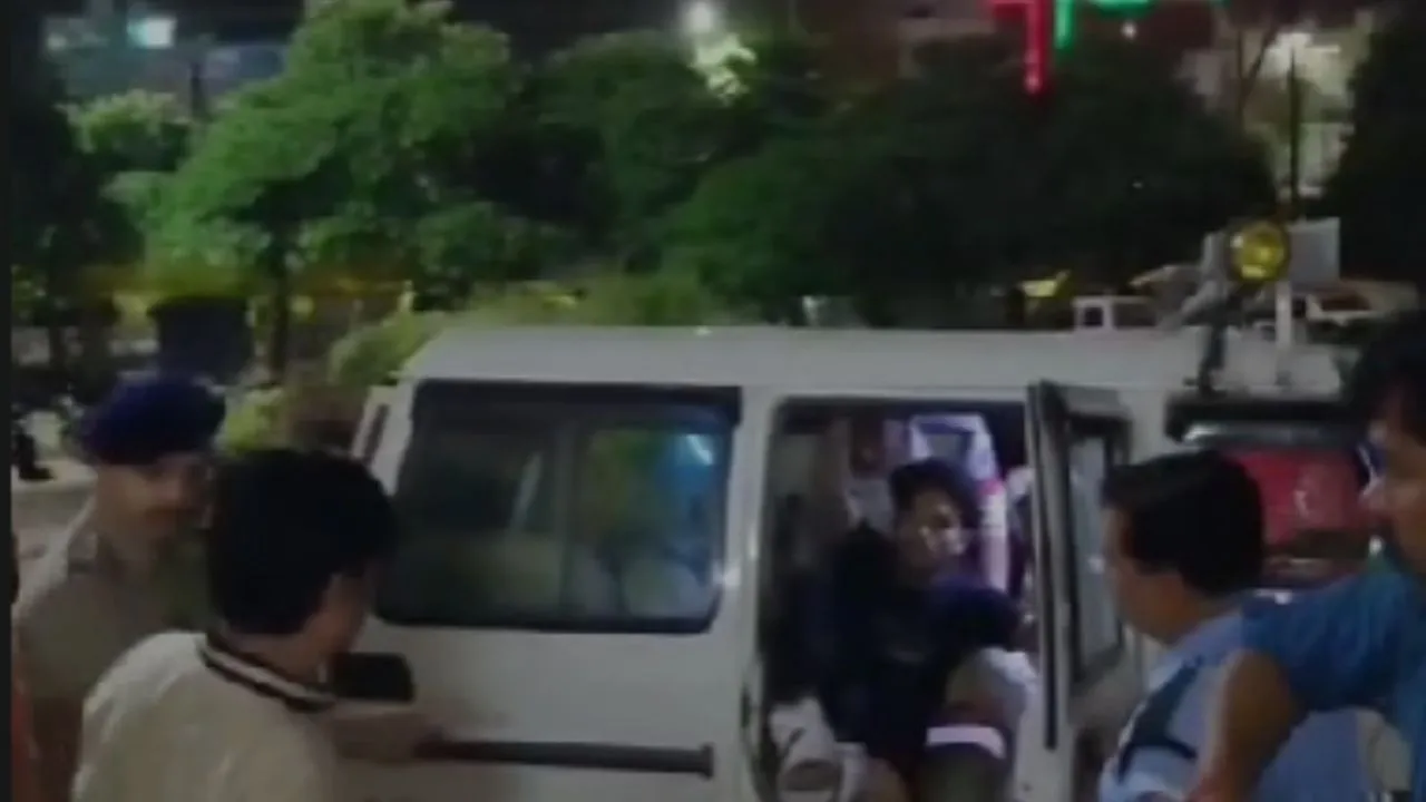 Sagar Liquor Case: ₹30 हजार के इनामी शिवंजय राजपूत का एनकाउंटर, पुलिस पर फायरिंग के बाद जवाबी कार्रवाई में पैर में लगी गोली