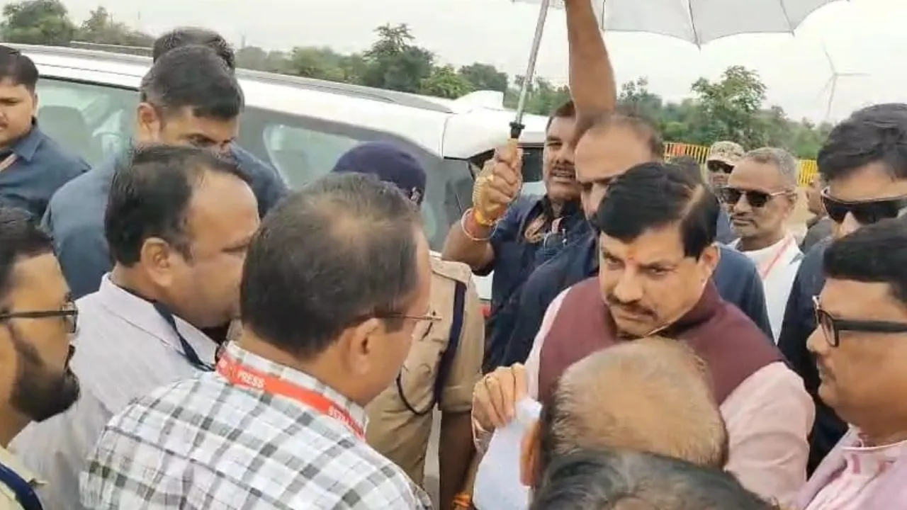 Agar Malwa News: कलेक्टर की कार्यशैली से नाराज पत्रकारों ने CM मोहन यादव को सौंपा ज्ञापन, बोले- जिले से हटाइए