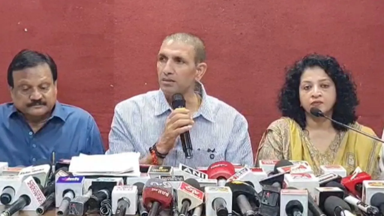 इंदौर में ‘छात्रों की गूंज’ कार्यक्रम, राहुल गांधी के दौरे से पहले जीतू पटवारी ने सरकार को घेरा, परीक्षा और शिक्षा व्यवस्था पर उठाए सवाल