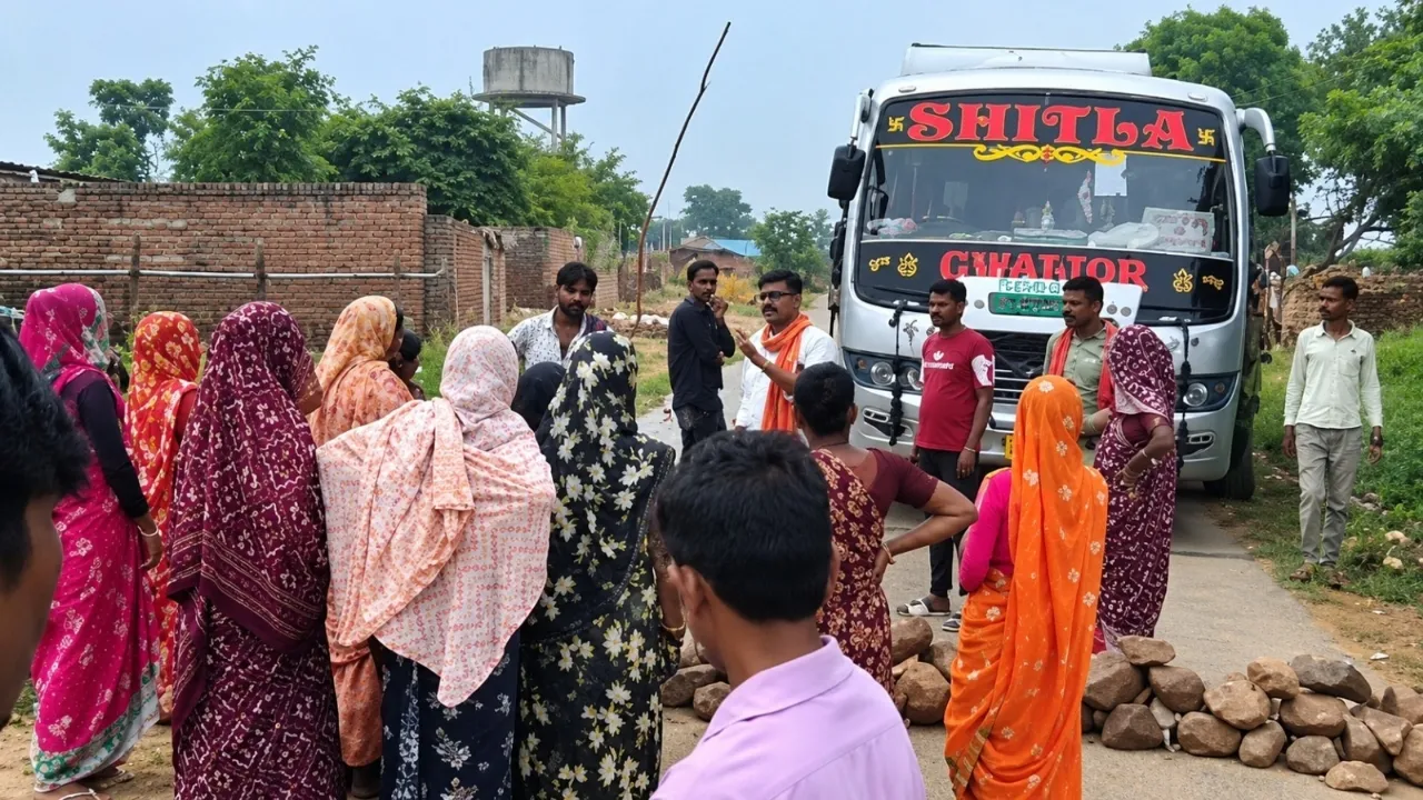 शराब की दुकान बंद करवाने प्रदर्शन पर उतरे ग्रामीण, पुलिस ने रोका तो किया चक्काजाम