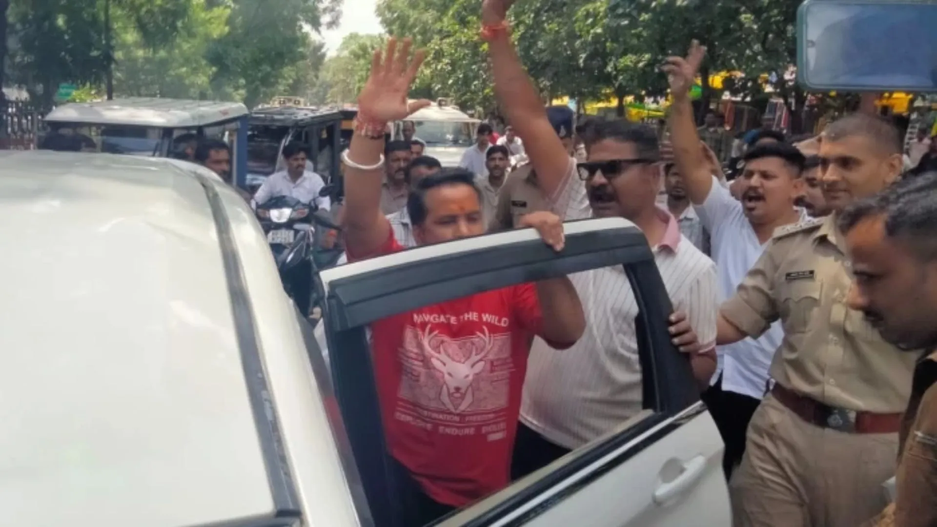 धार में वराह मार्च वाहन रैली की कोशिश रही नाकाम, पुलिस का बड़ा एक्शन, आयोजक अंशुल शर्मा समेत 40 लोगों को हिरासत में लिया गया