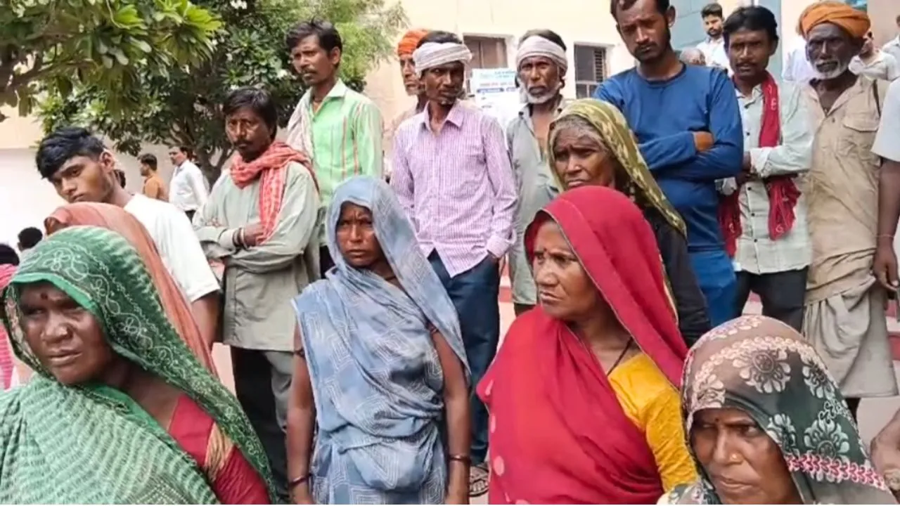 Gwalior News: बिलौआ में खदानों की ब्लास्टिंग और क्रशर की धूल से परेशान ग्रामीण पहुंचे कलेक्ट्रेट, बंद कराने की मांग