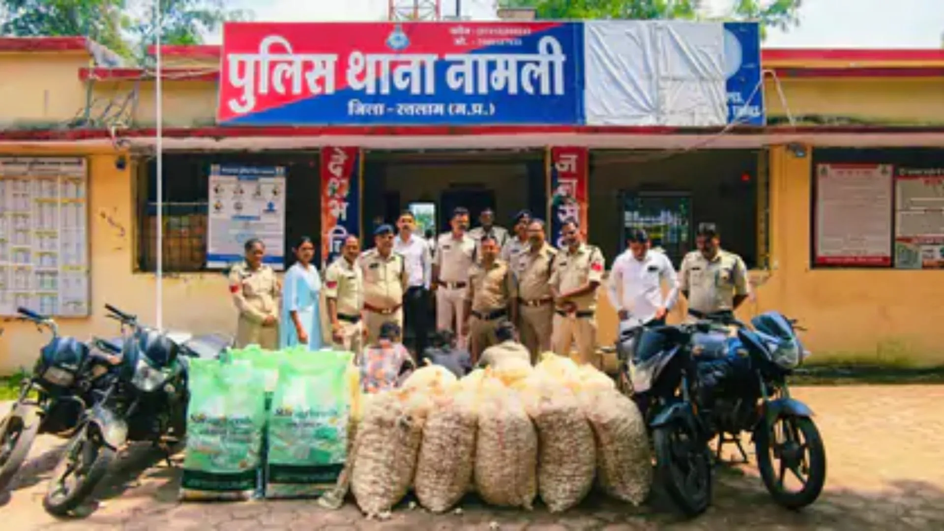 रतलाम हाईवे ट्रक कटिंग गैंग का भंडाफोड़, 4 बदमाश गिरफ्तार, तिरपाल काटकर चुराते थे लहसुन-सरसों
