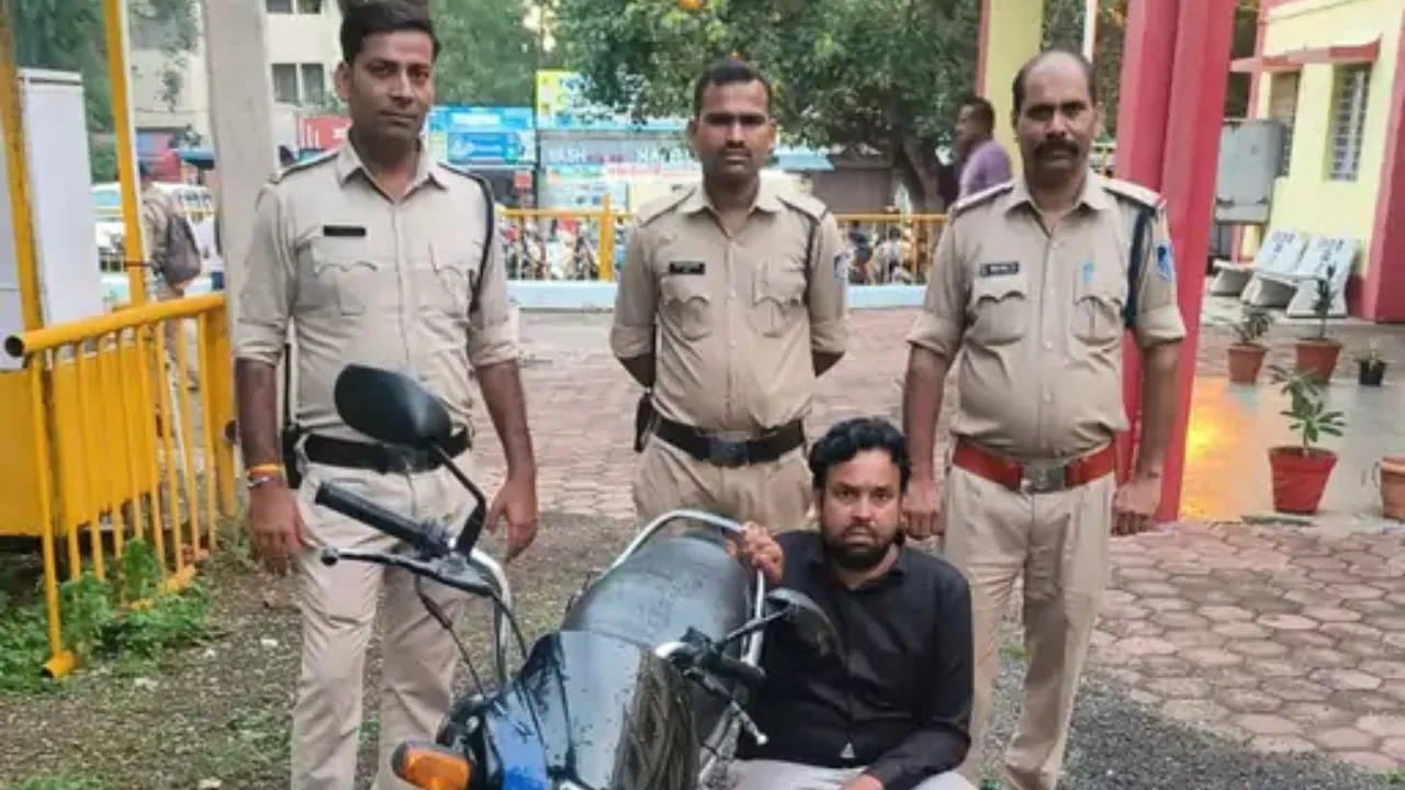 पत्नी के शौक ने बनाया चोर! कर्ज चुकाने को चुराता था बाइक, संदिग्ध नंबर प्लेट से खुला राज
