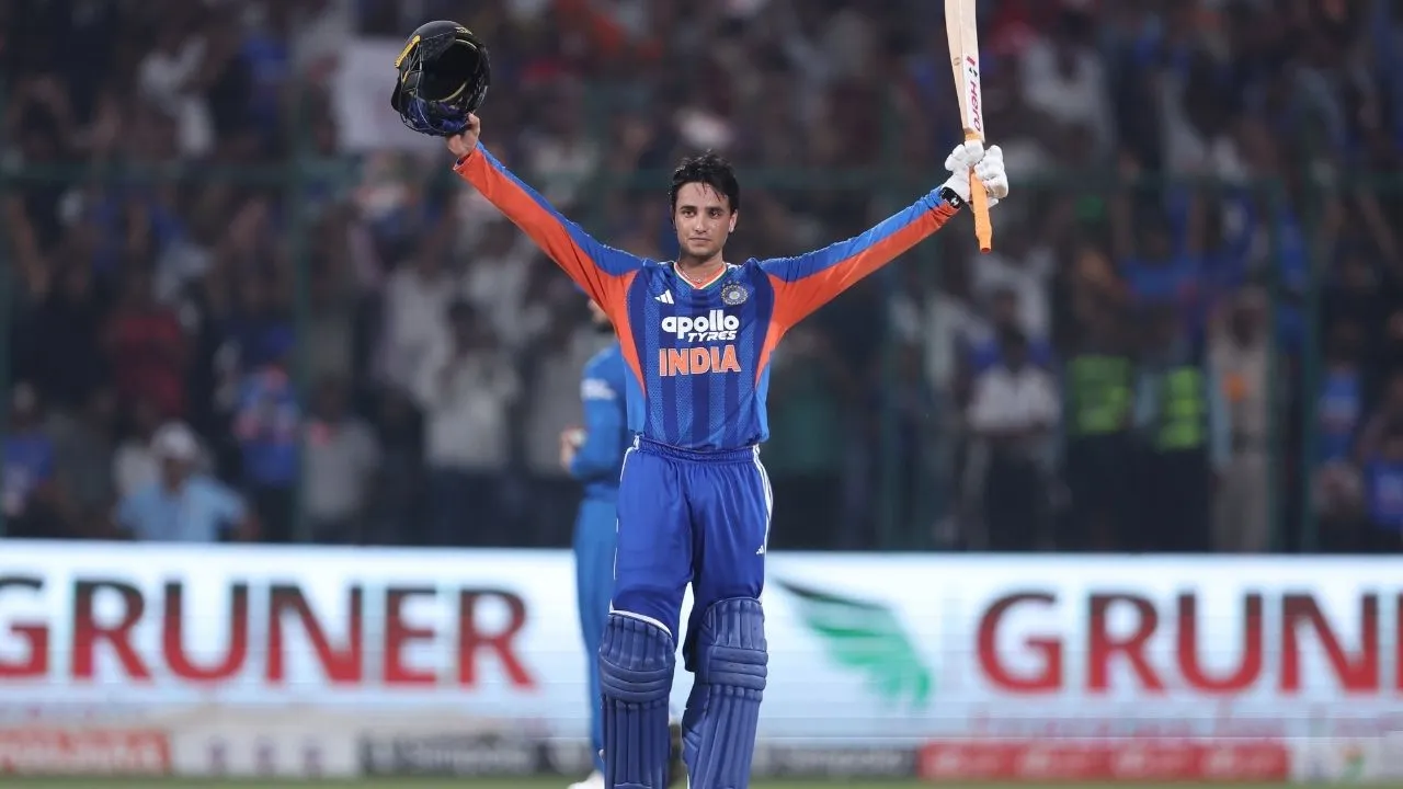 IND vs AFG 3rd T20 Match: अफगानिस्तान के खिलाफ अभिषेक शर्मा का ऐतिहासिक शतक, सिर्फ 30 गेंदों में ठोकी सेंचुरी, कई बड़े रिकॉर्ड किए अपने नाम