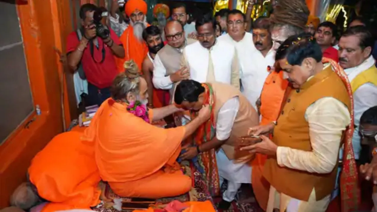 सिंहस्थ 2028 की तैयारियों के बीच नितिन नवीन ने संतों से की मुलाकात, अखाड़ा परिषद के मतभेदों पर भी बात