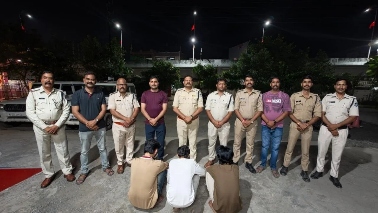 नशे के खिलाफ रतलाम पुलिस की बड़ी कार्रवाई, करीब 6.70 लाख रुपये की एमडी ड्रग्स के साथ तीन आरोपी गिरफ्तार, एक फरार