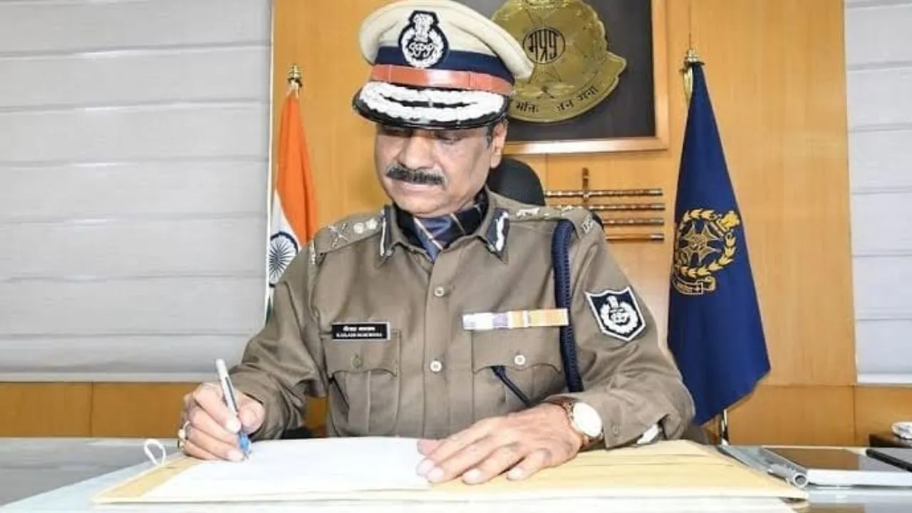 MP Police: वर्दी में Reels बनाई तो माना जाएगा कदाचार, सोशल मीडिया इस्तेमाल को लेकर DGP मकवाणा की लक्ष्मण रेखा
