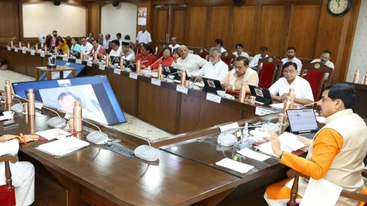 Mohan Cabinet: 13,790 करोड़ के प्रस्तावों को मंजूरी, 140 विधानसभा क्षेत्रों में बनेंगे स्पोर्ट्स कॉम्प्लेक्स, बिजली, सिंचाई से जुड़े अन्य फैसलों पर भी मुहर