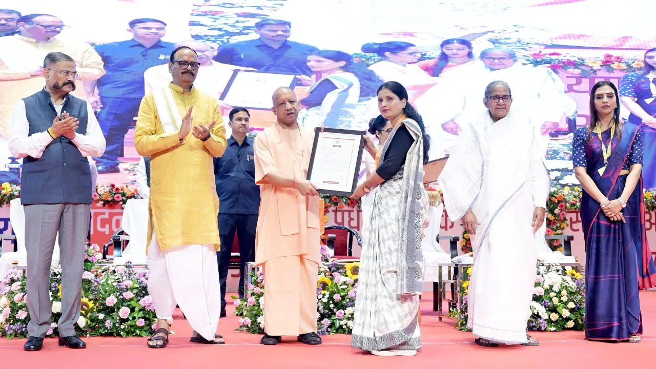 सीएम योगी ने बांटे 3,567 नियुक्ति पत्र, बोले- किसी को भी जॉइनिंग में दिक्कत आई तो जेल में सड़ना पड़ेगा