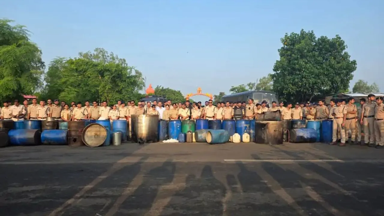 भोपाल के तरावली में पुलिस-आबकारी की बड़ी रेड, 15 हजार किलो लाहन नष्ट, 12 अवैध शराब भट्ठियों का भंडाफोड़