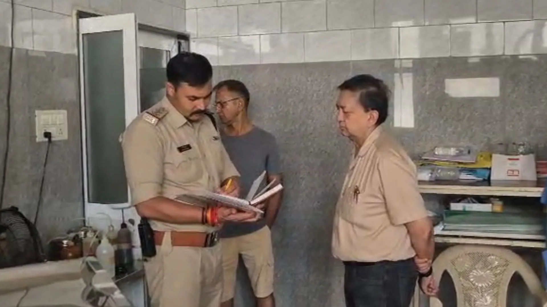 हर्निया का ऑपरेशन कराने अस्पताल पहुंचा 40 वर्षीय युवक, सर्जरी के बाद हुई मौत, परिजनों ने किया हंगामा