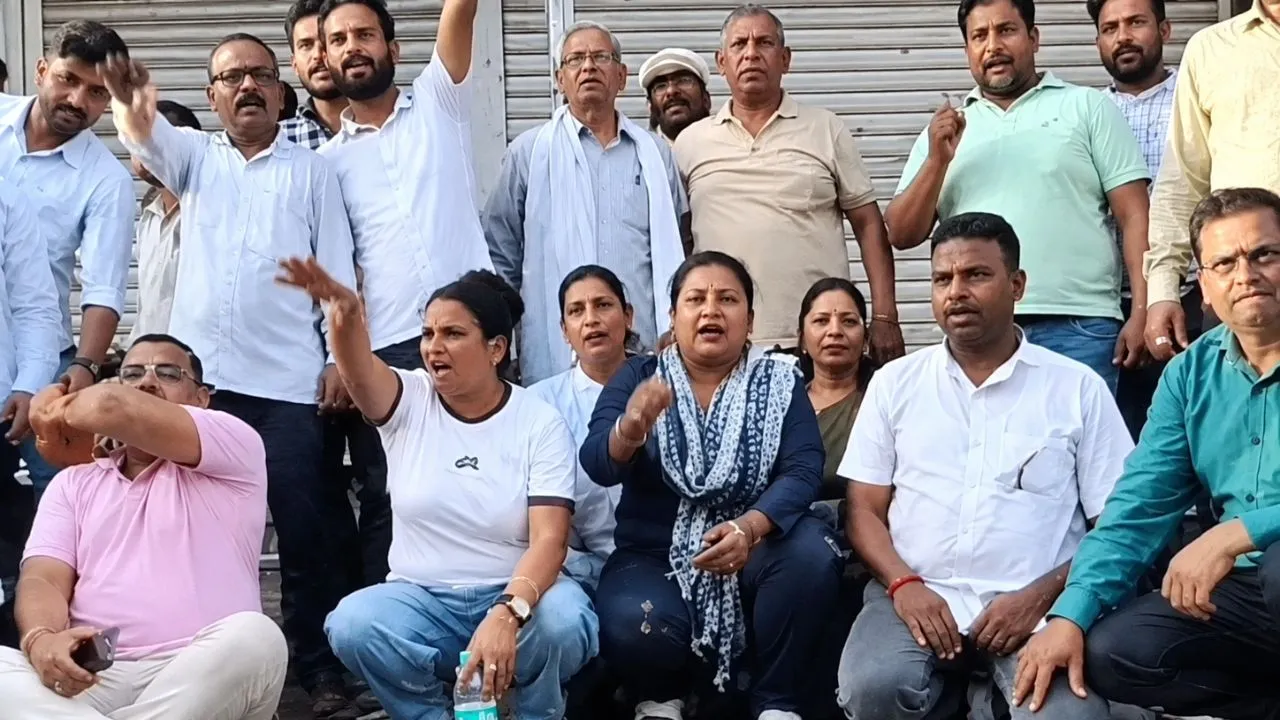 60 हजार मांगने के आरोप में कांग्रेस ब्लॉक अध्यक्ष पर FIR, शराब दुकान संचालक ने लगाया प्रदर्शन का आरोप